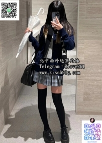 艾可 160/C/19歲 #雙北 蘿莉可愛的在校生 皮膚白皙 有點嬌羞 甜美的笑容讓人著迷 床上