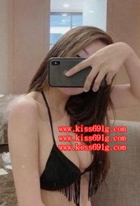 卡卡 165/E/25歲 熱情 健談主動 服務配合度超高 技術茶 妹妹...