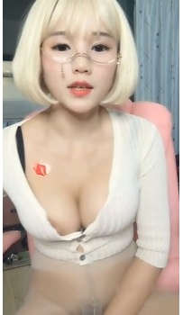 高顏值短發大奶美女主播現場直播跳蛋插逼自慰大秀 椅子...