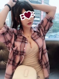 小可 164.46.C.23歲  身材超級性感火辣 風騷又愛挑逗 床上很...