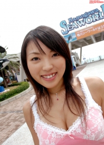 美少女玻璃嶽鄐W大方翻弄小穴
