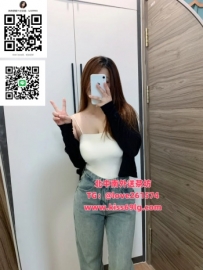 靜雯 166/D/24歲 #臺中 白皙巨乳超粉嫩 Q彈得讓人想咬 這對D杯騷奶 隨時撐爆衣服 讓她